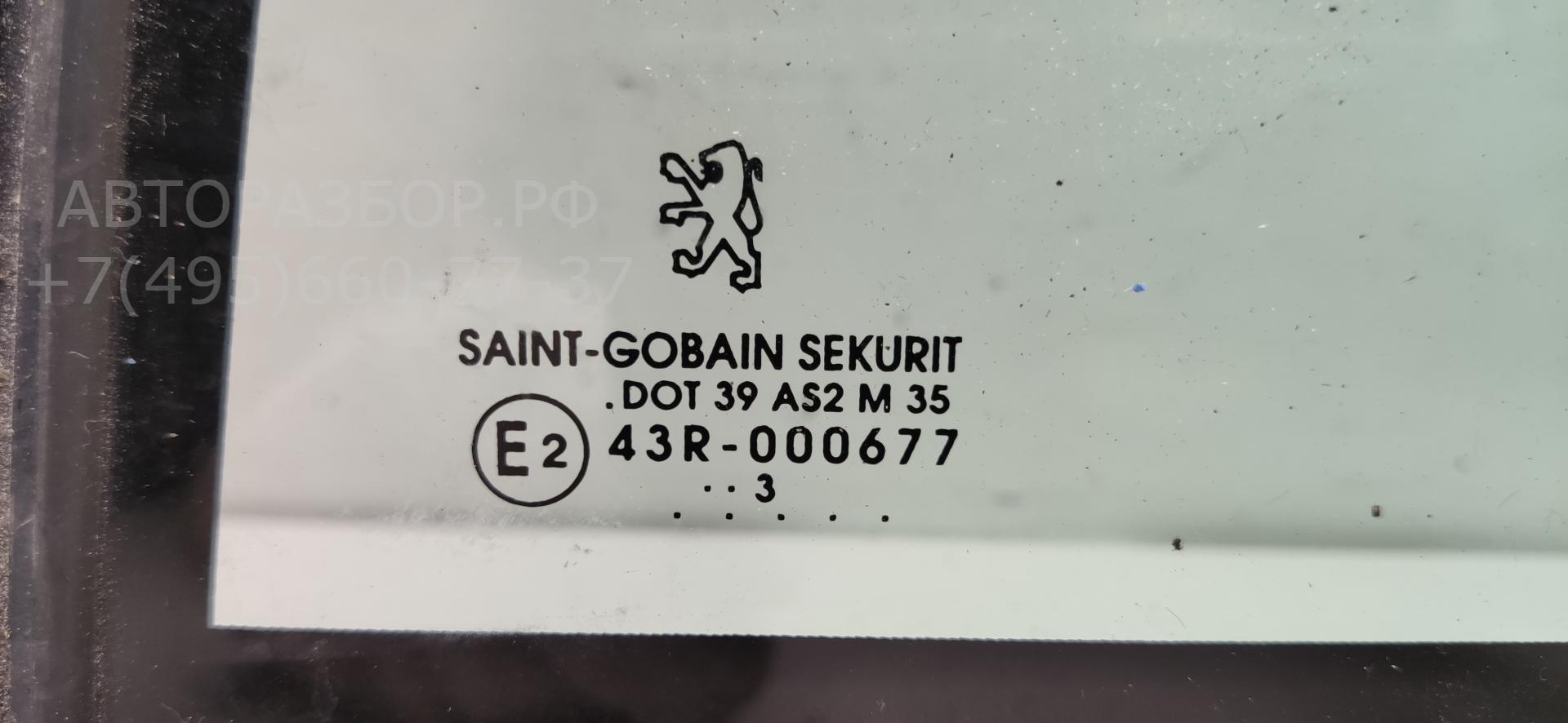 Стекло двери задней левой (форточка)