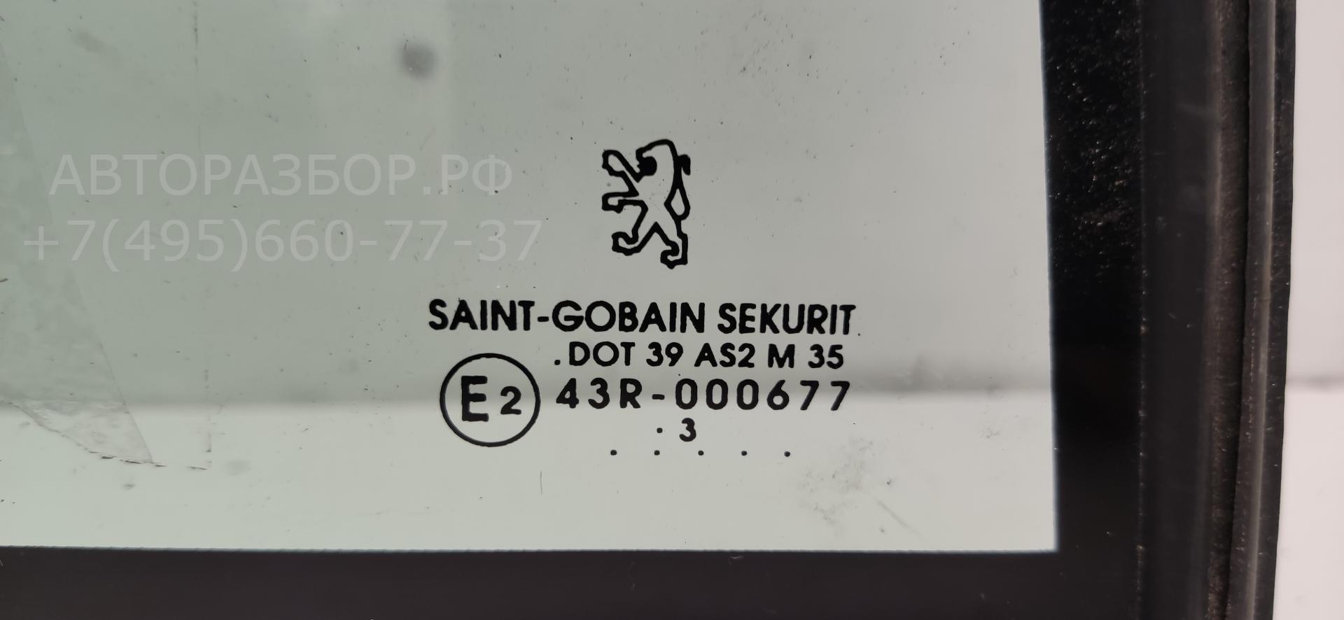 Стекло двери задней правой (форточка)