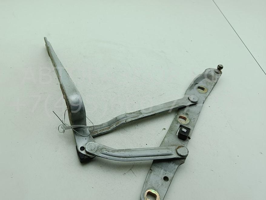 Петля крышки багажника