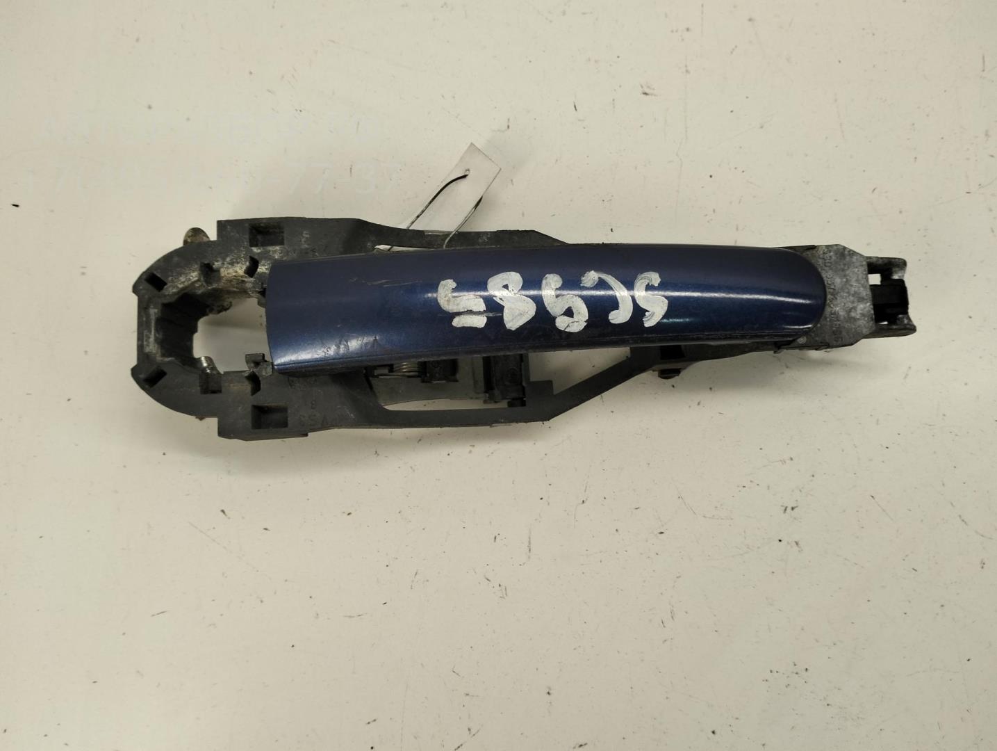 Ручка двери передней наружная левая