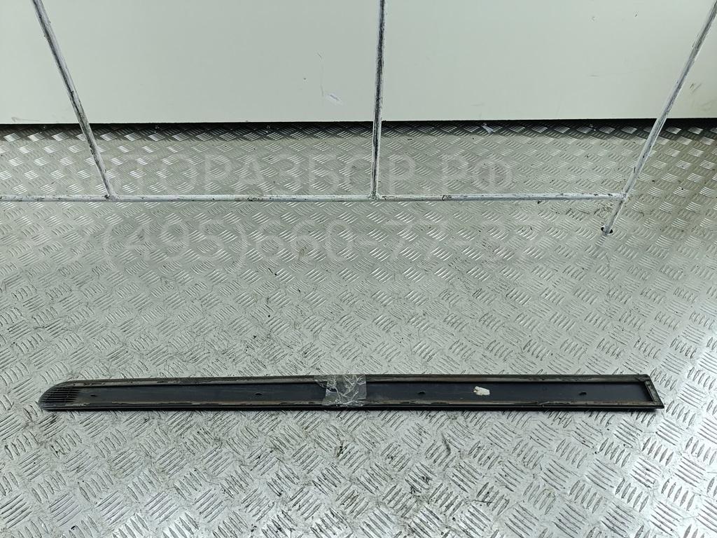 Накладка двери передней правой