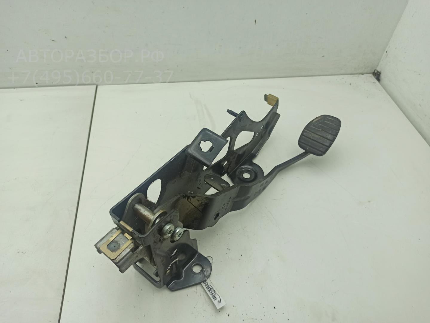 Педаль тормоза