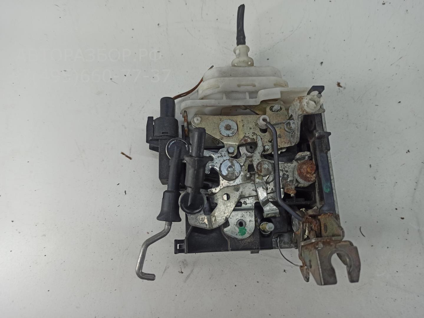 Замок двери передней правой