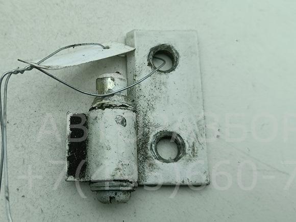 Петля двери