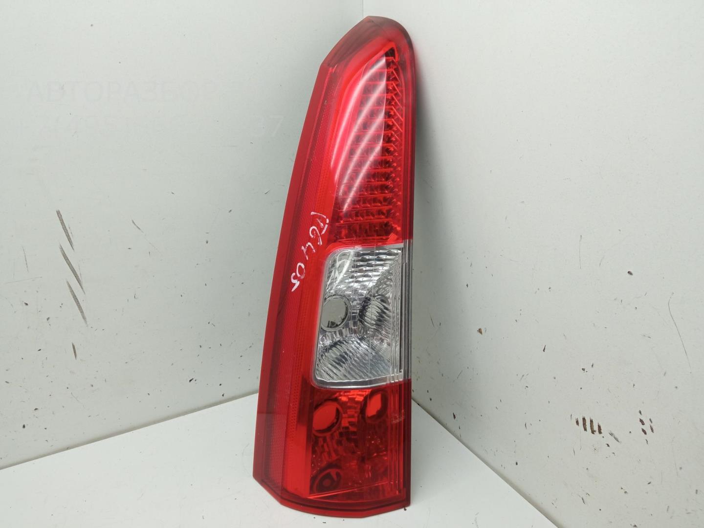 Фонарь задний левый