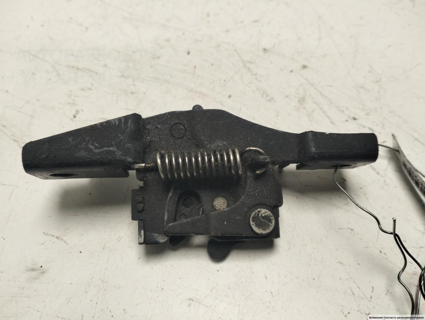 Замок капота