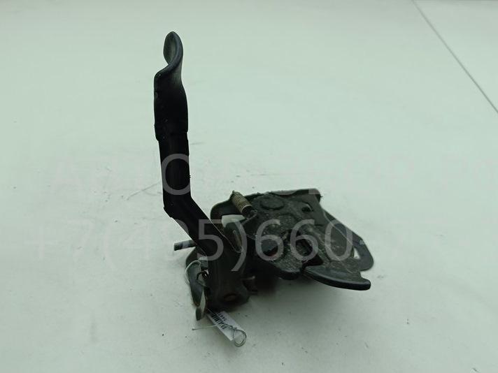 Замок капота