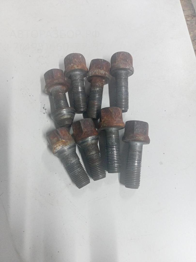 Болт колесный