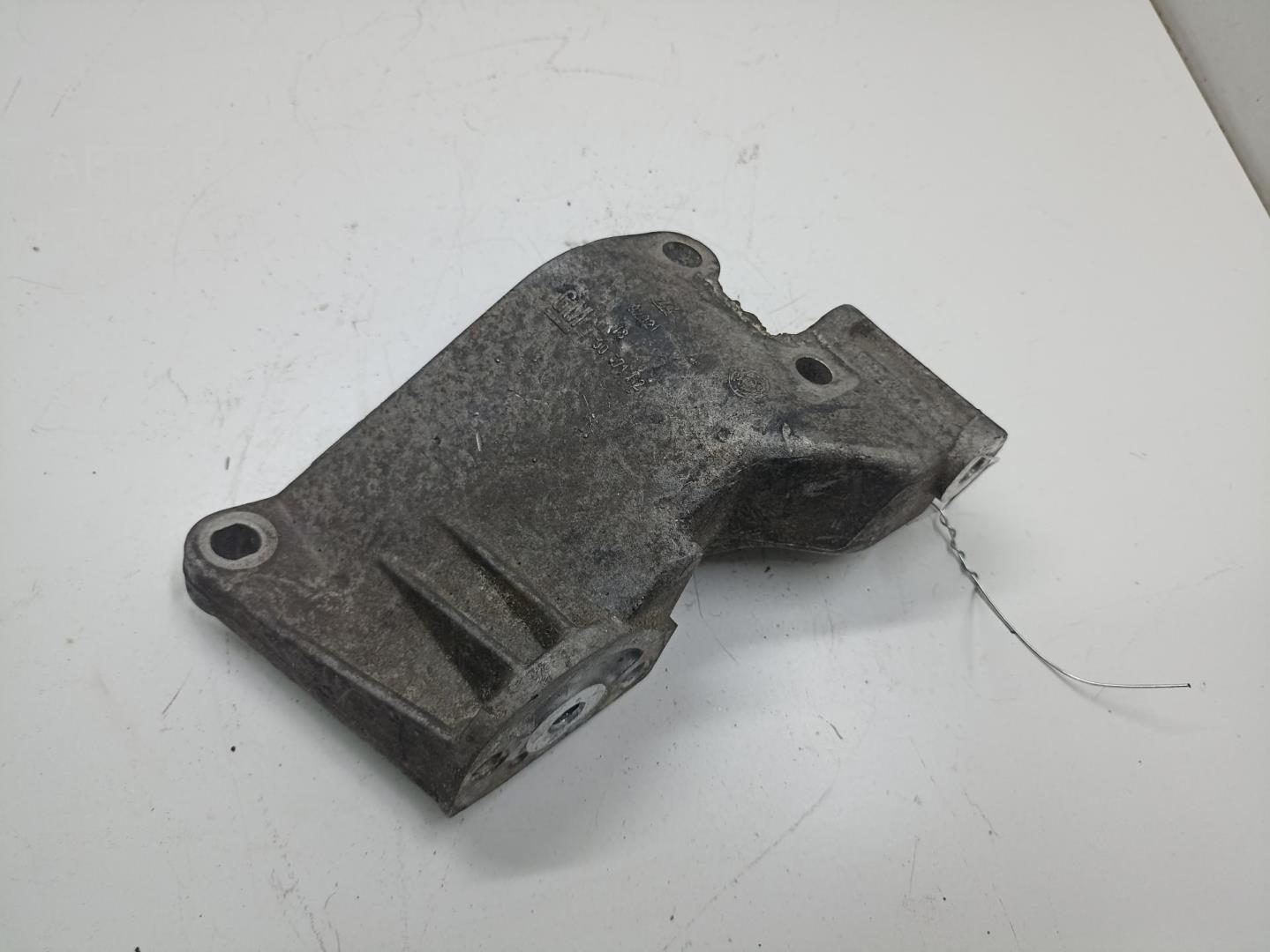 Кронштейн генератора