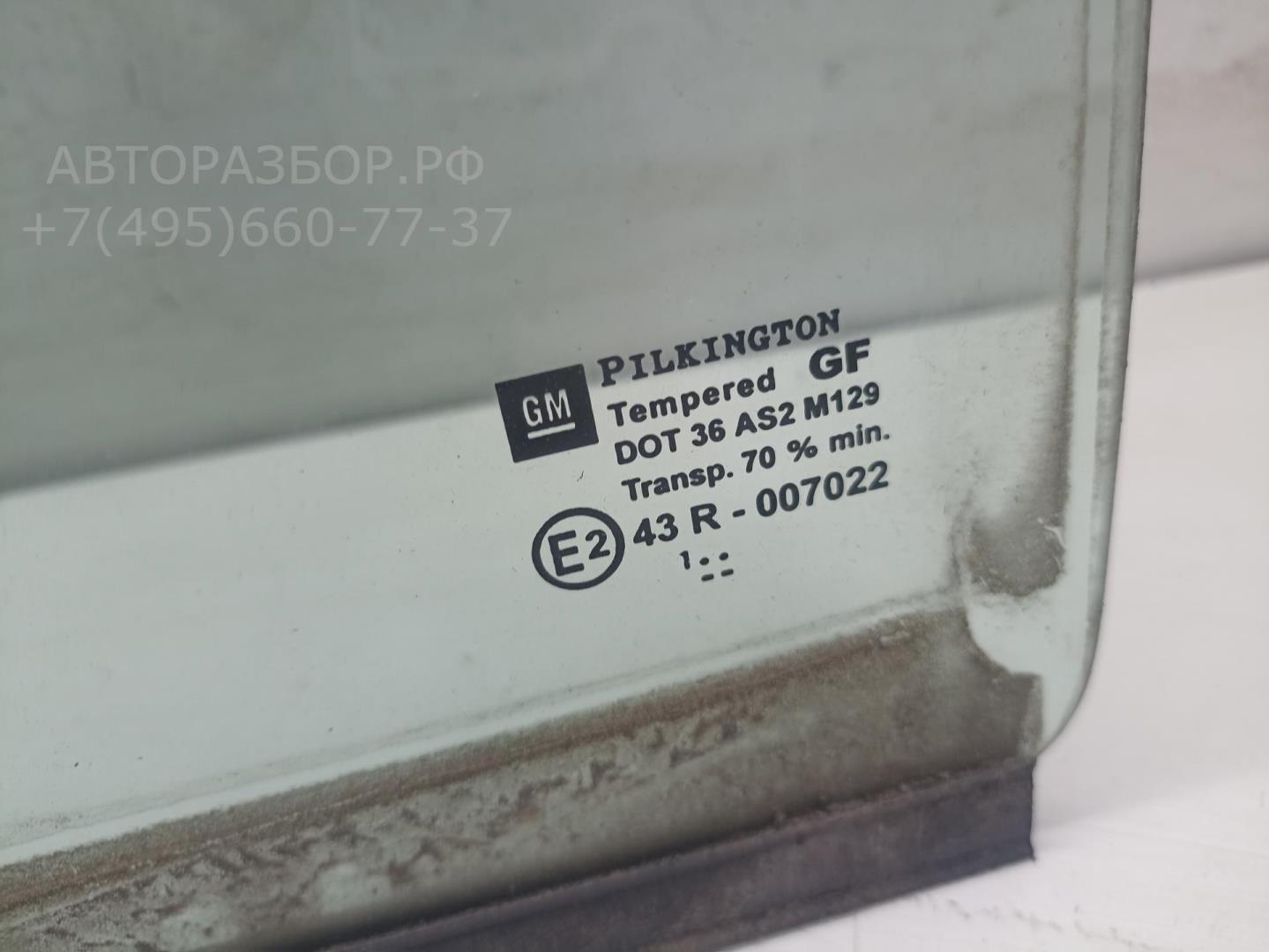 Стекло двери задней левой (форточка)