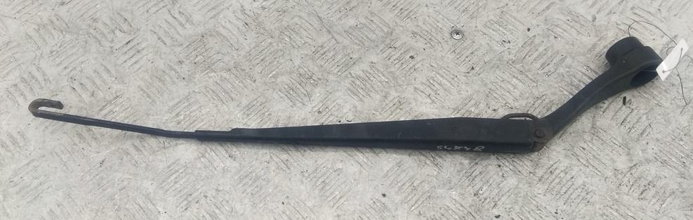 Поводок стеклоочистителя передний левый