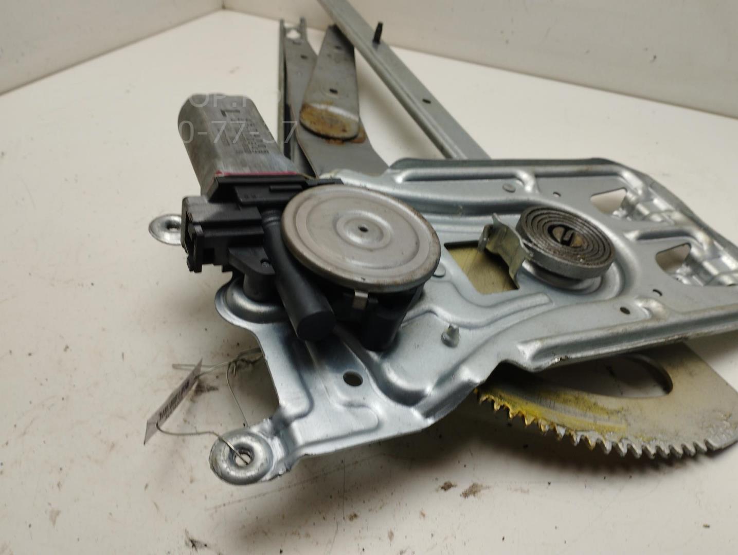 Стеклоподъемник электр. задний левый