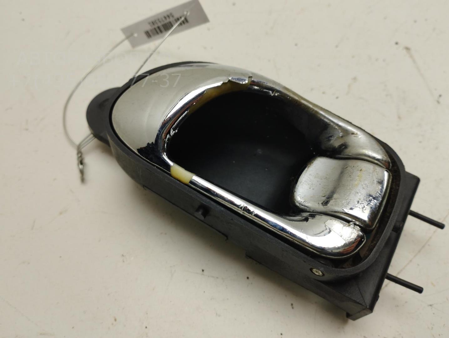 Ручка двери передней внутренняя левая