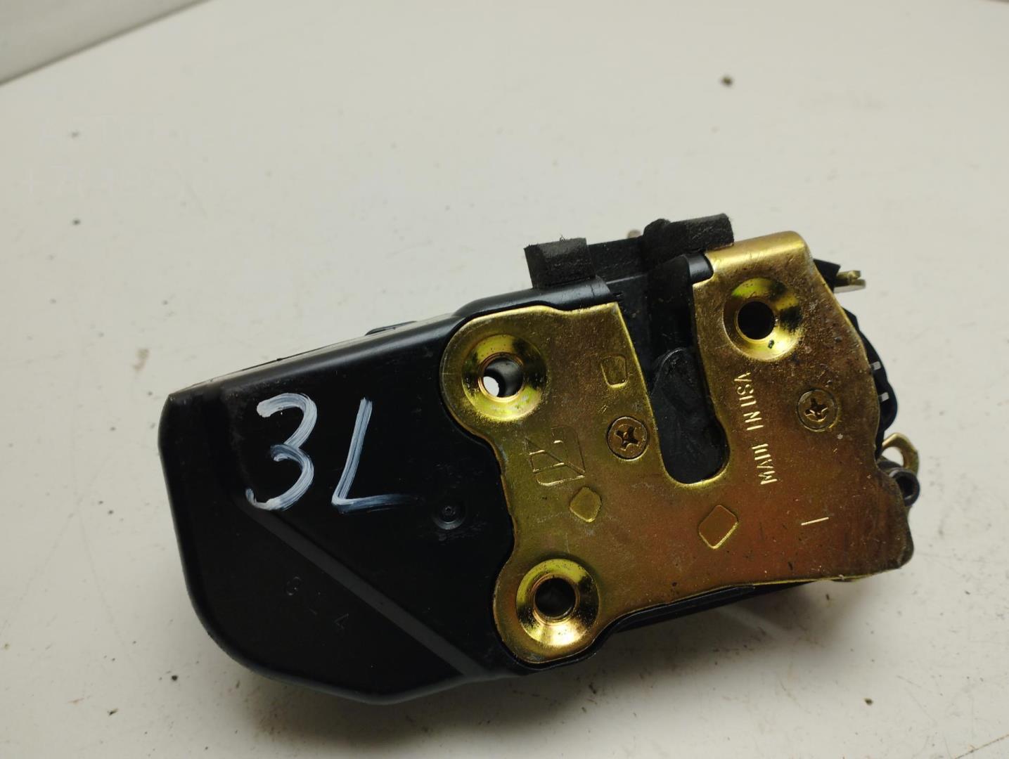 Замок двери задней левой