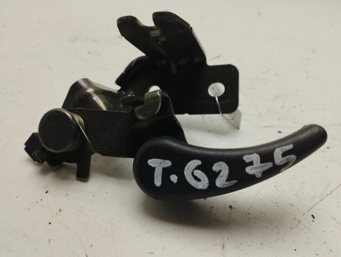 Ручка открывания капота