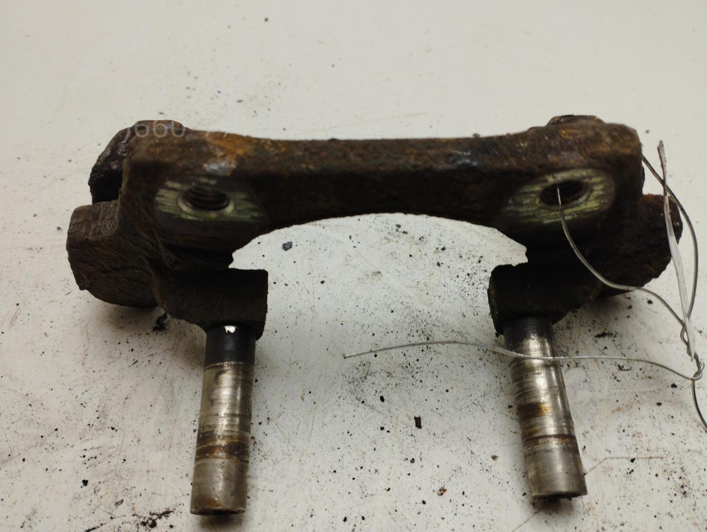 Скоба суппорта заднего