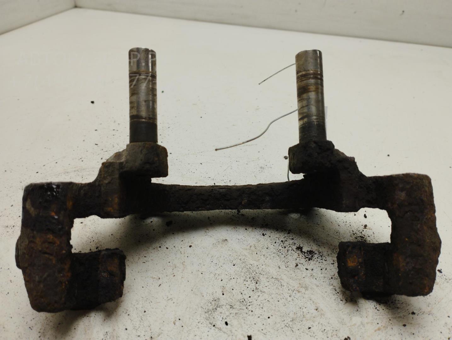 Скоба суппорта заднего