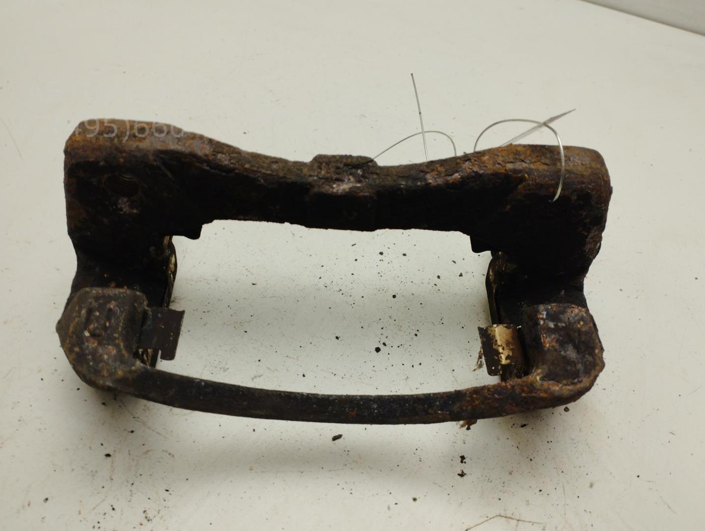 Скоба суппорта переднего