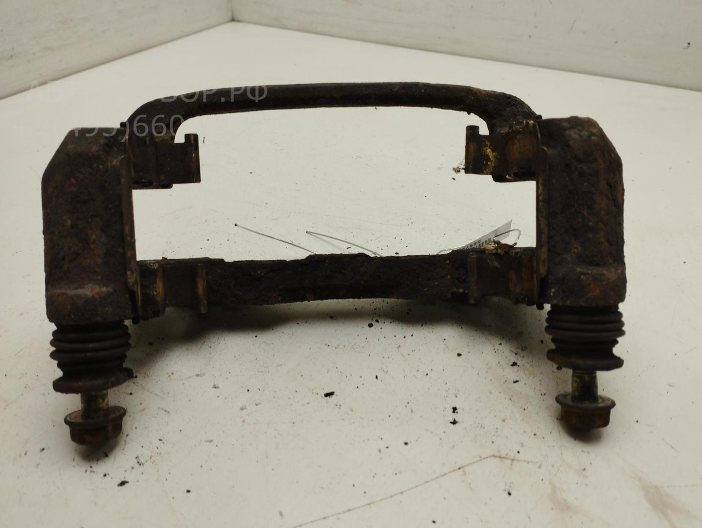 Скоба суппорта переднего