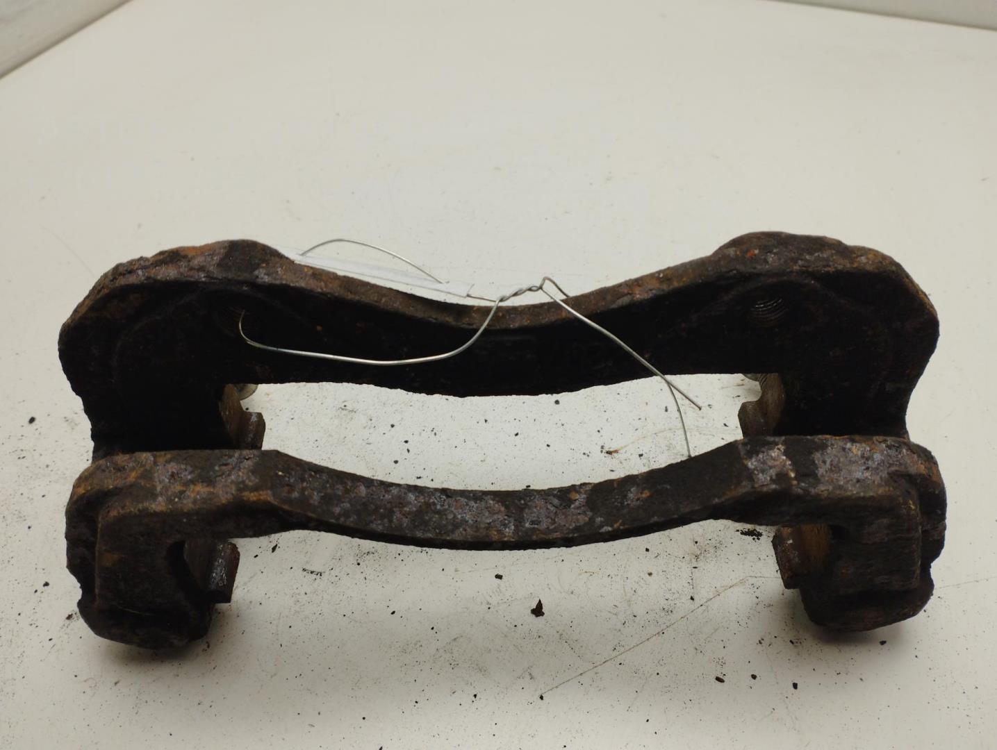 Скоба суппорта переднего