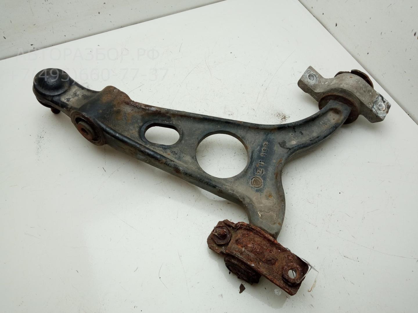 Рычаг передний правый