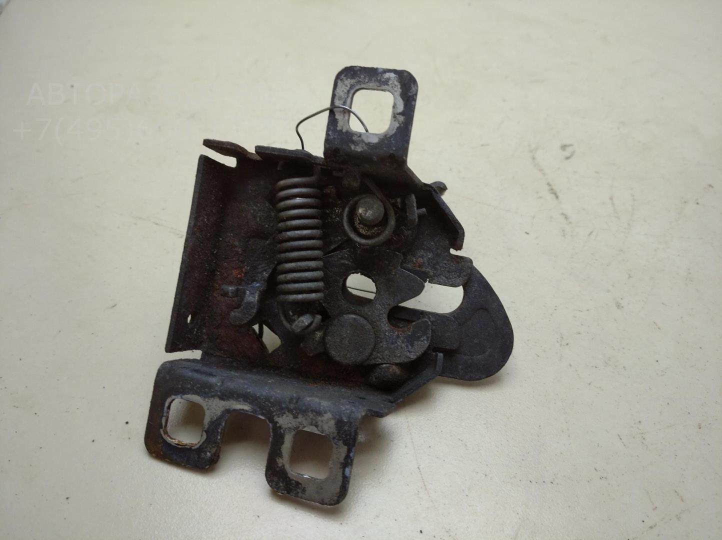 Замок капота