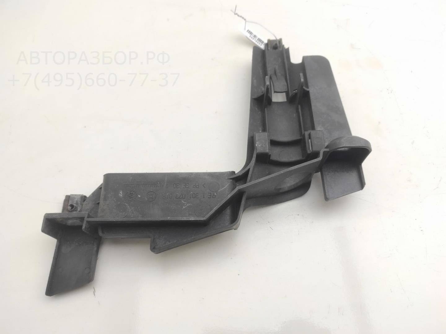 Кронштейн фар правый