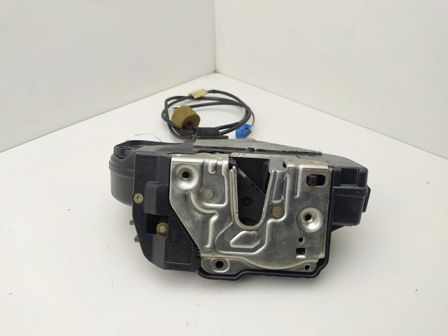 Замок двери задней правой