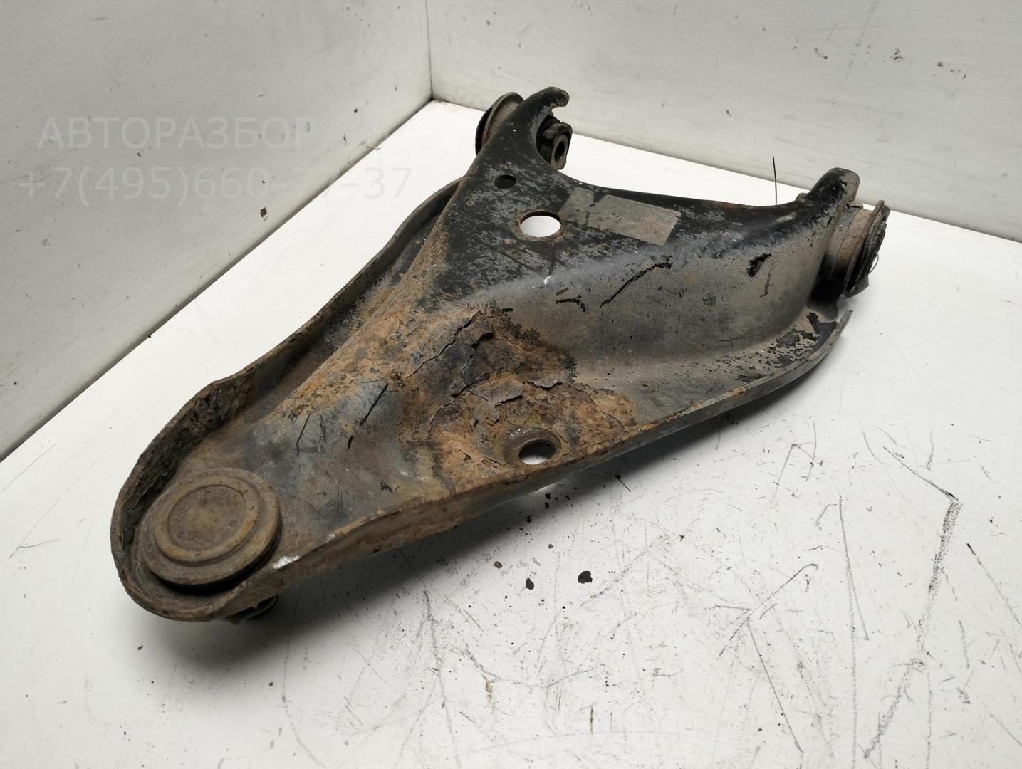 Рычаг передний правый