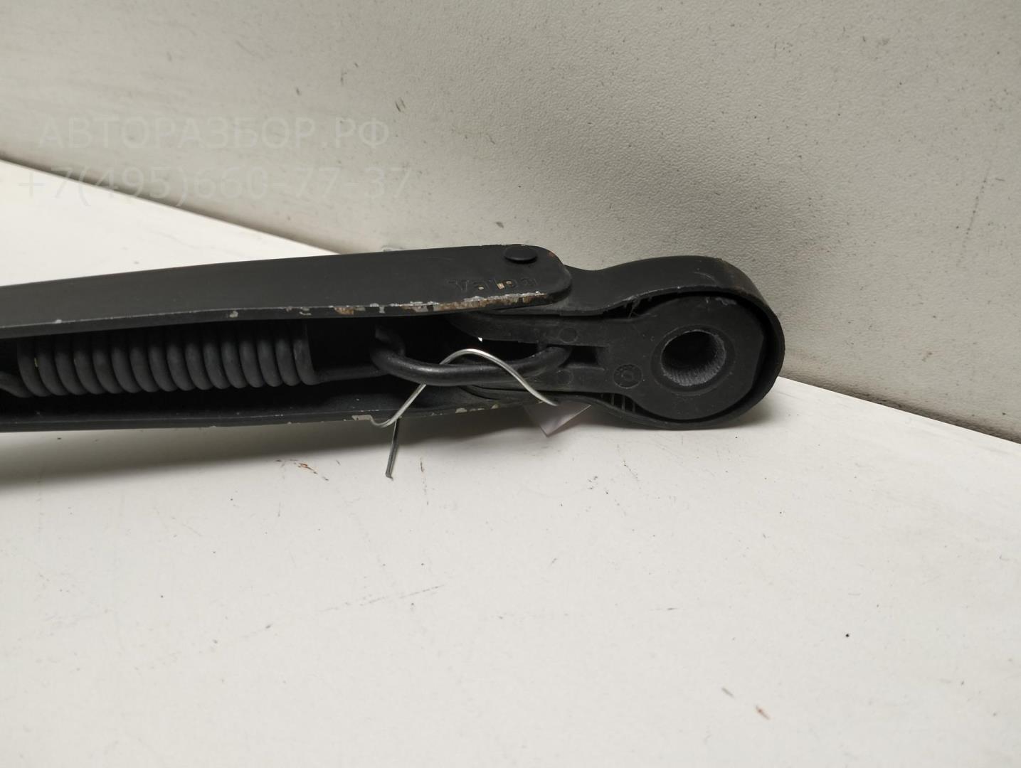 Поводок стеклоочистителя передний правый