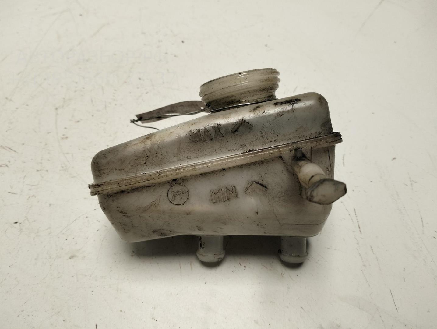 Бачок главного тормозного цилиндра