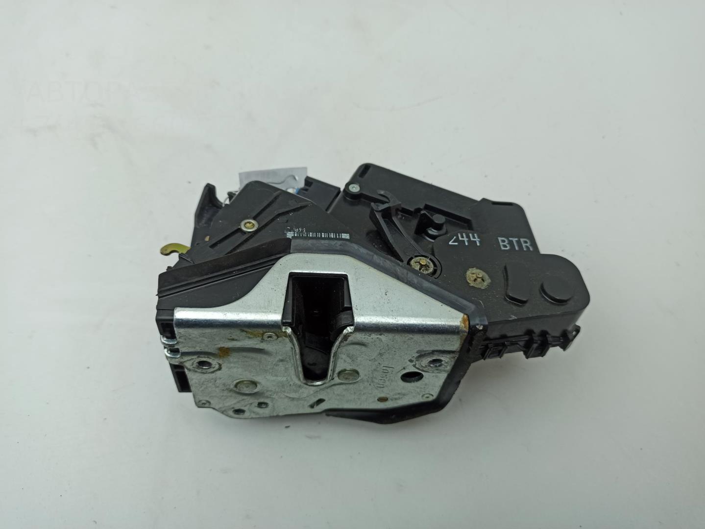 Замок двери передней правой