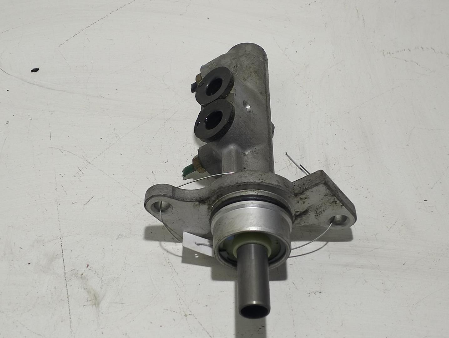 Цилиндр тормозной главный