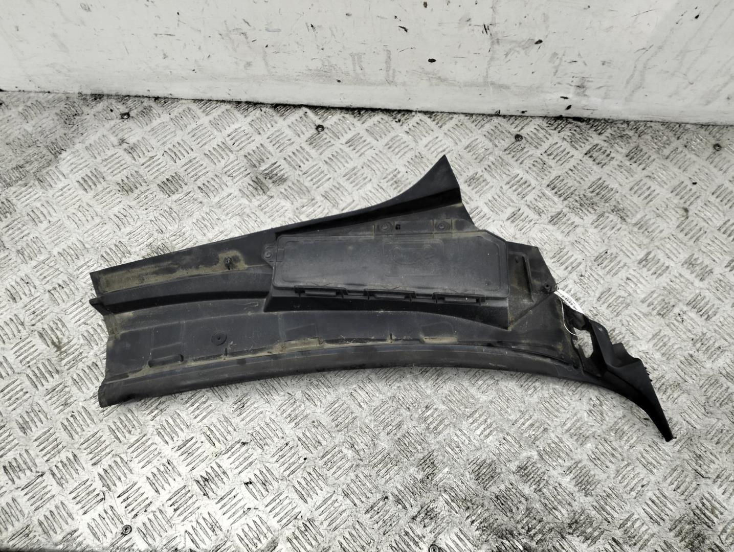 Решетка стеклоочистителей (Жабо)