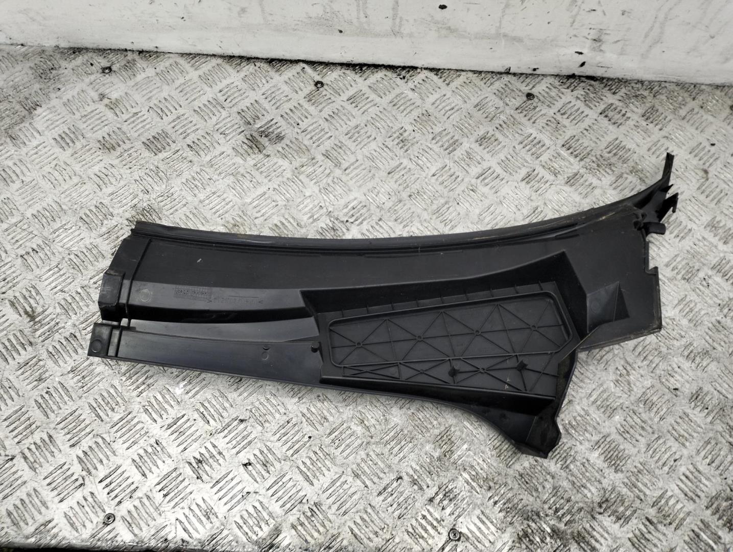 Решетка стеклоочистителей (Жабо)