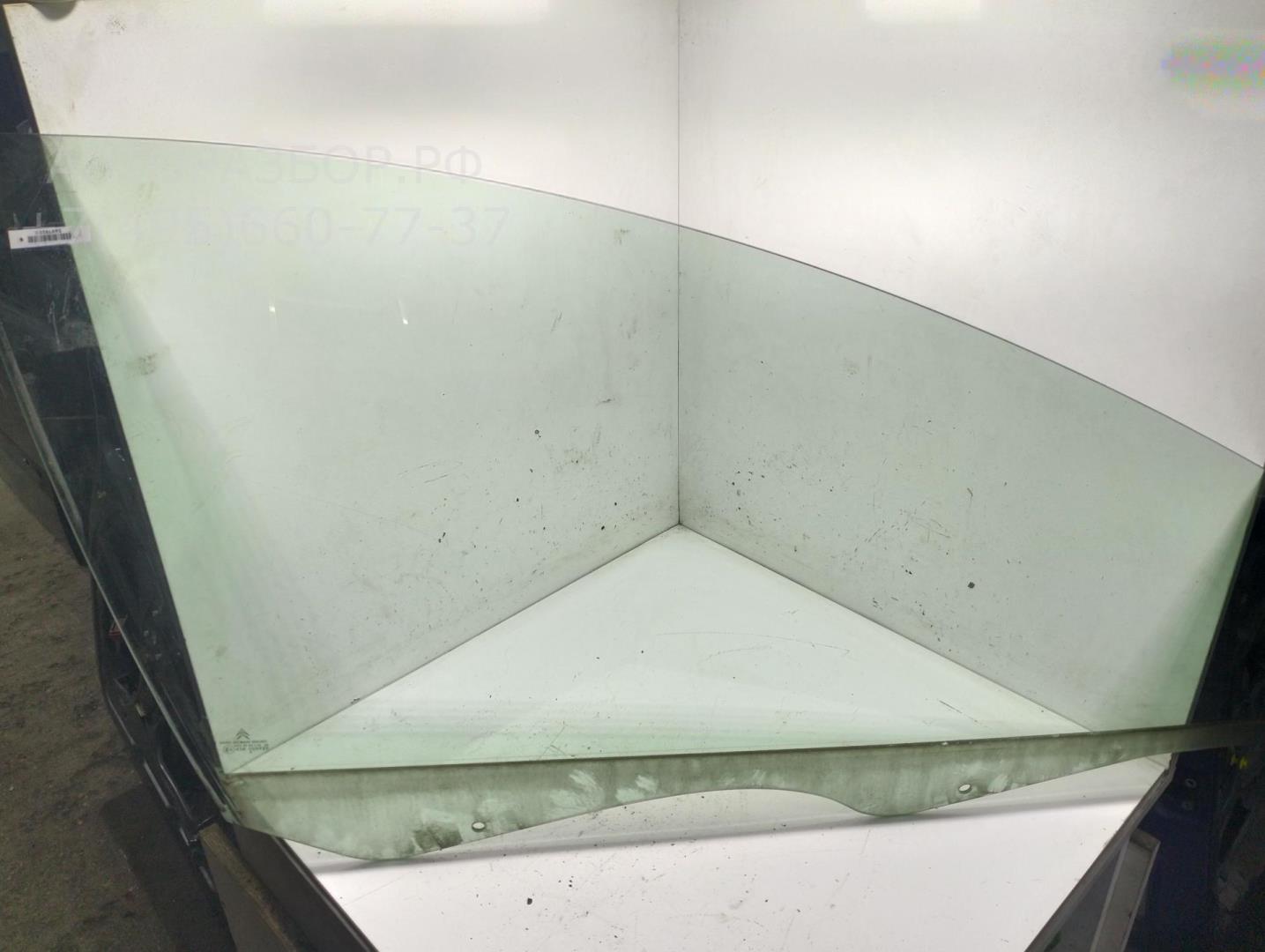 Стекло двери передней правой