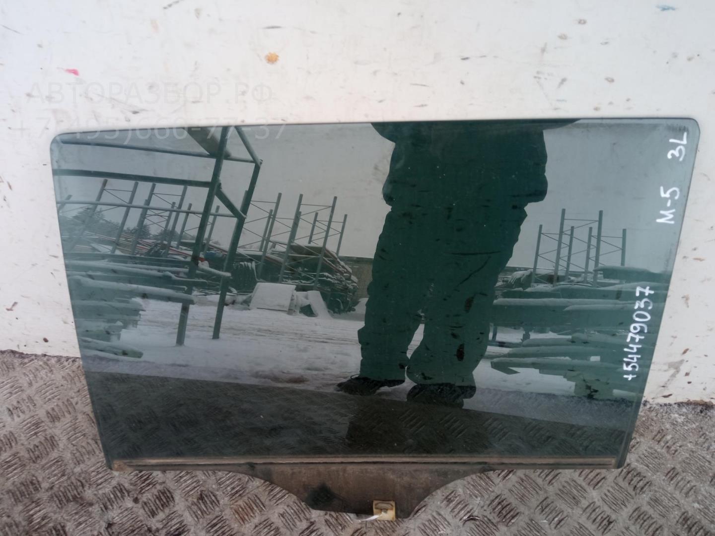 Стекло двери задней левой