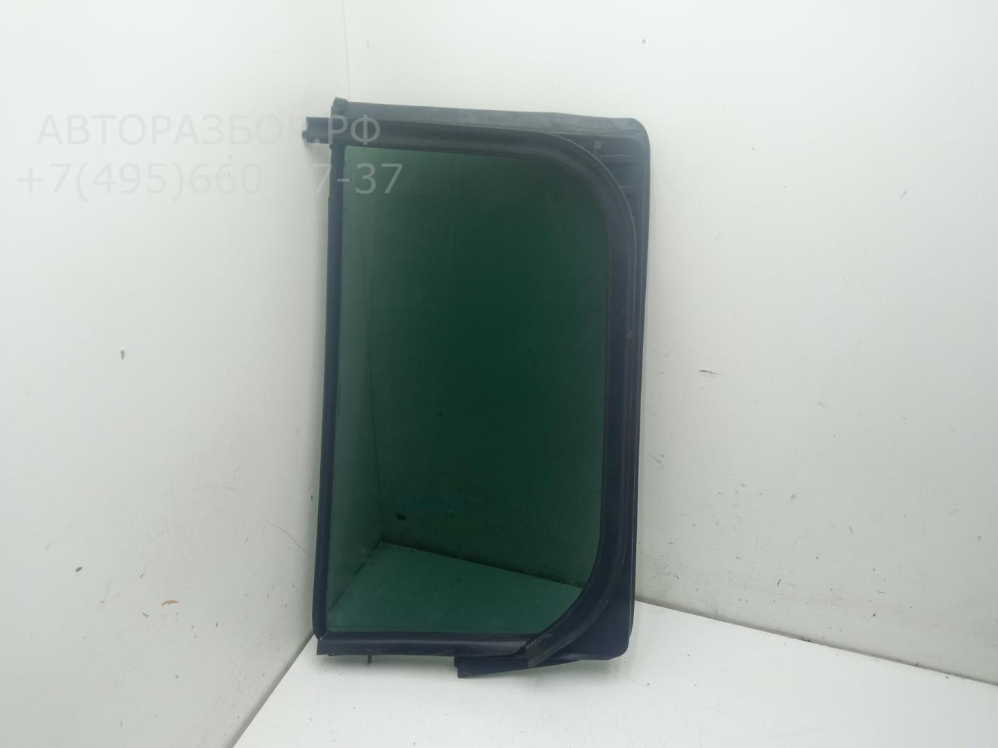 Стекло двери задней правой (форточка)