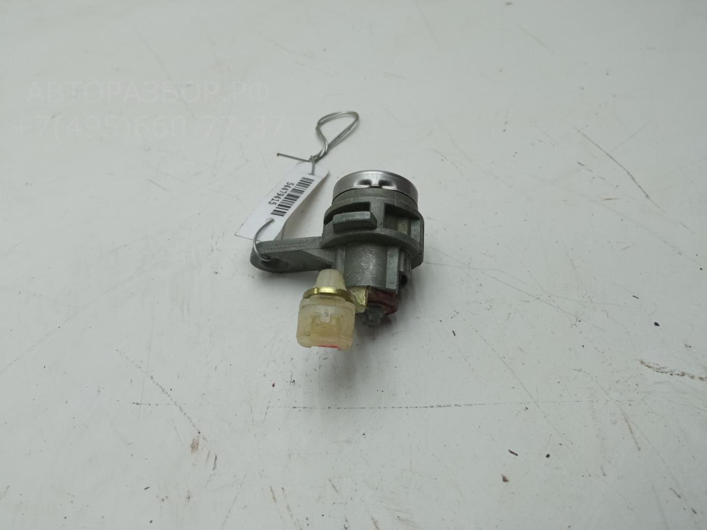 Вставка замка багажника