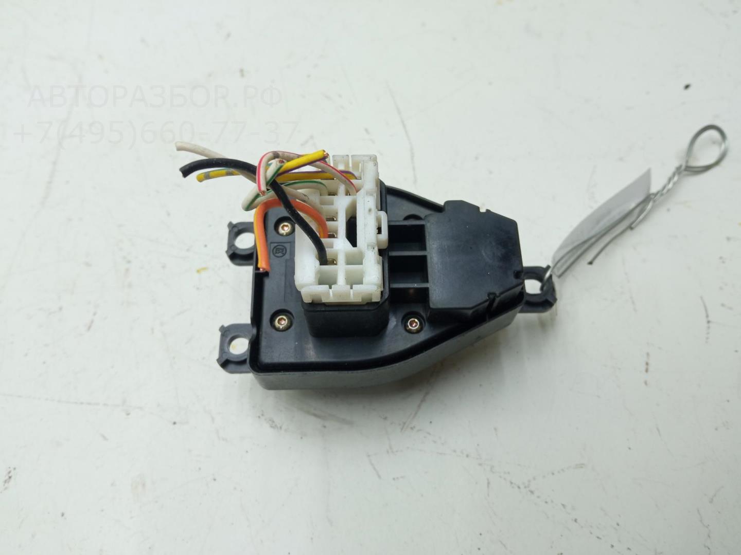 Кнопка регулировки зеркала