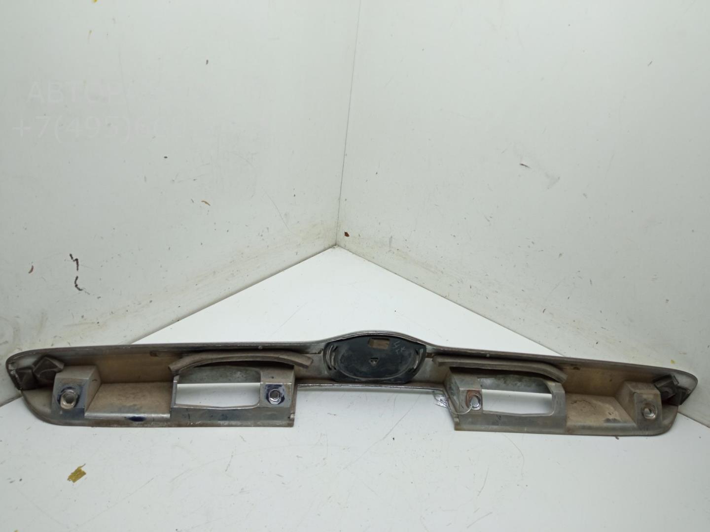 Накладка крышки багажника