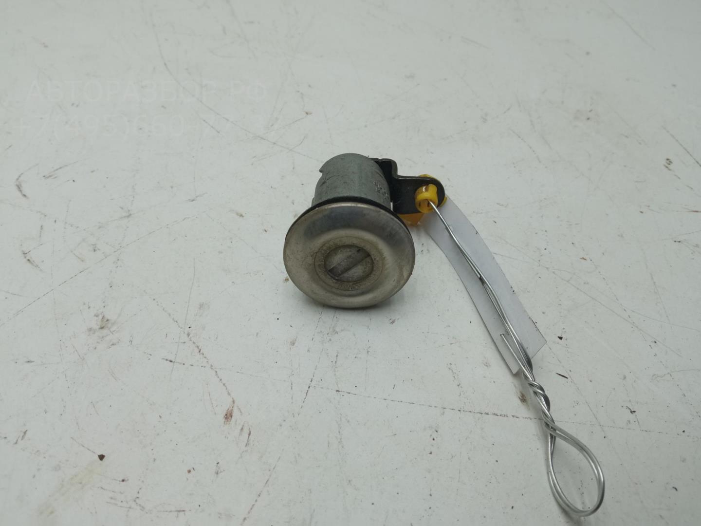 Вставка замка багажника