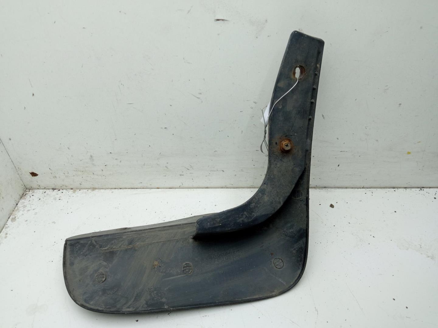 Брызговик задний левый