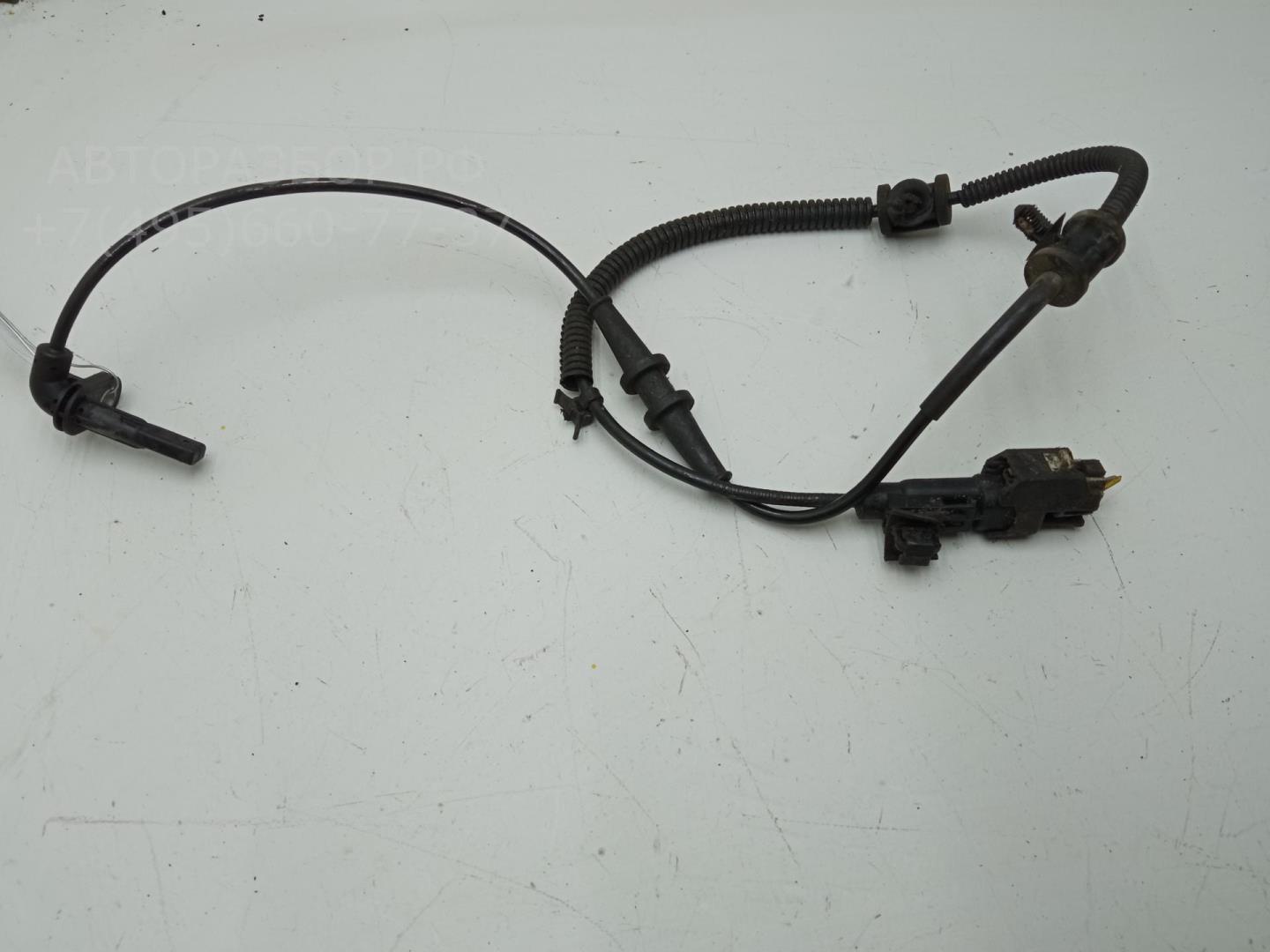 Датчик ABS передний