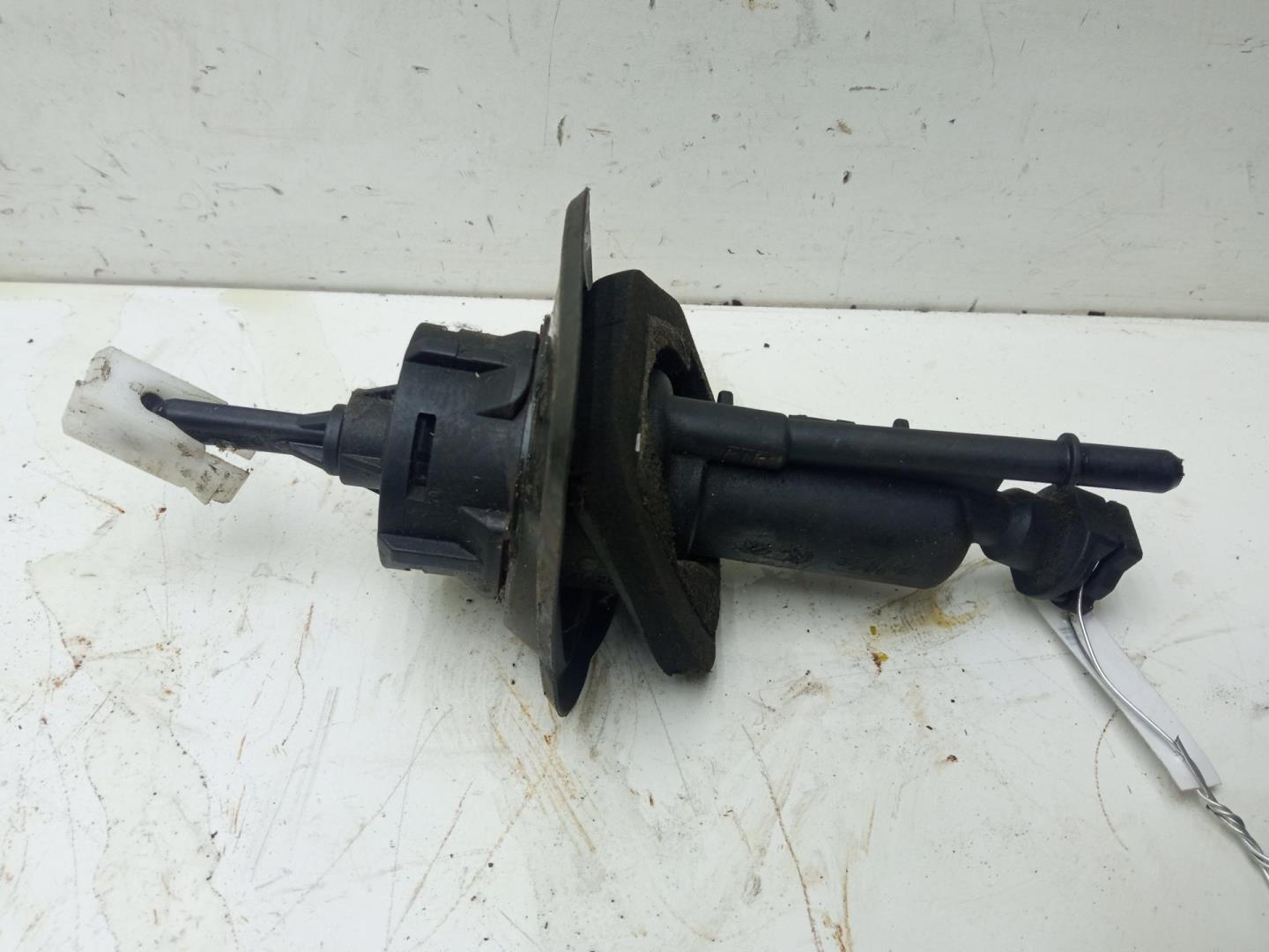 Цилиндр сцепления главный