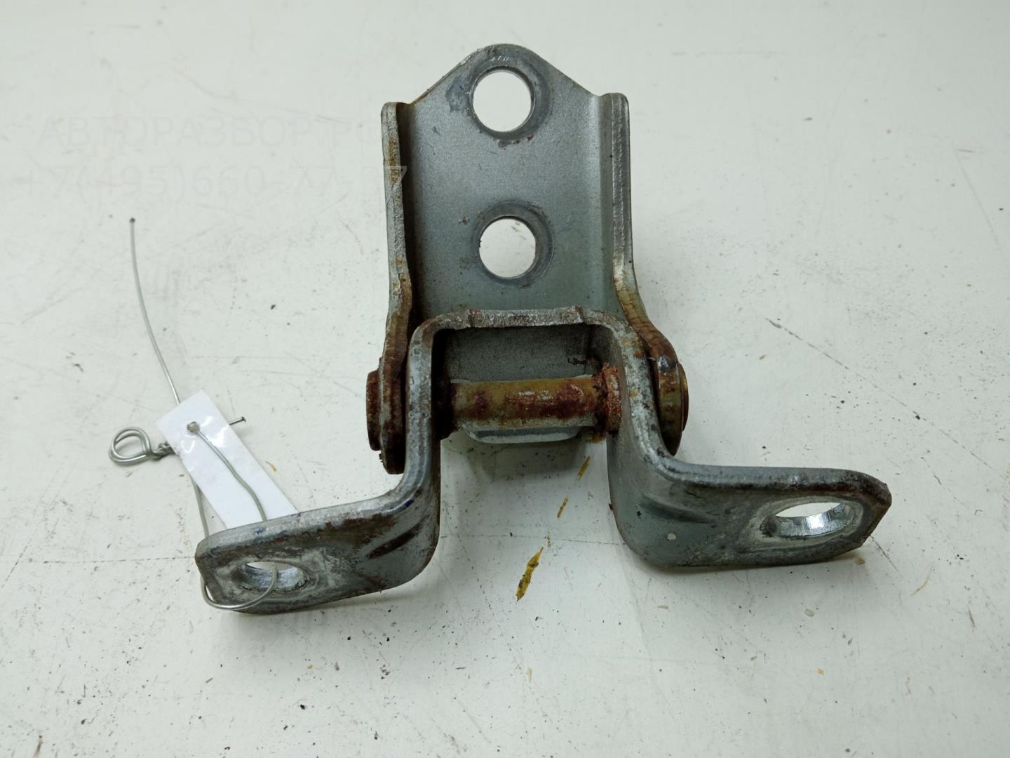 Петля двери