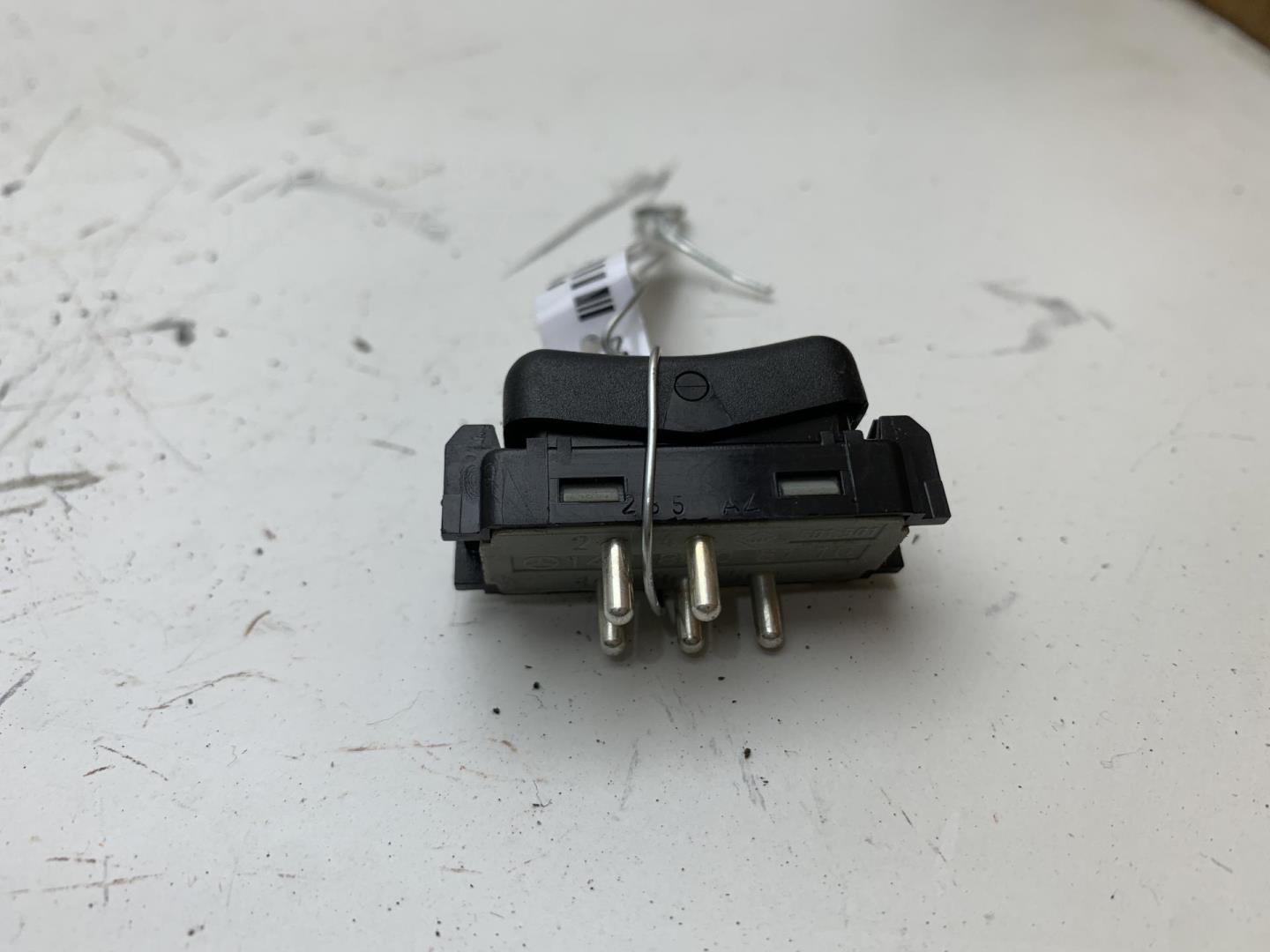 Кнопка обогрева заднего стекла