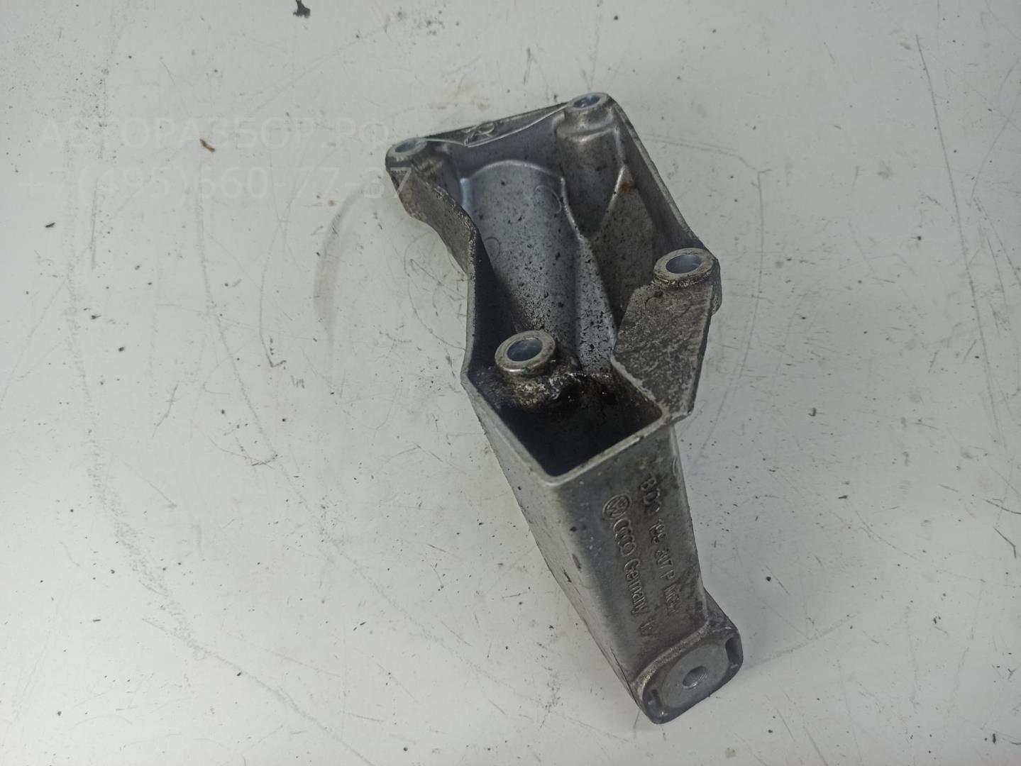 Кронштейн двигателя левый