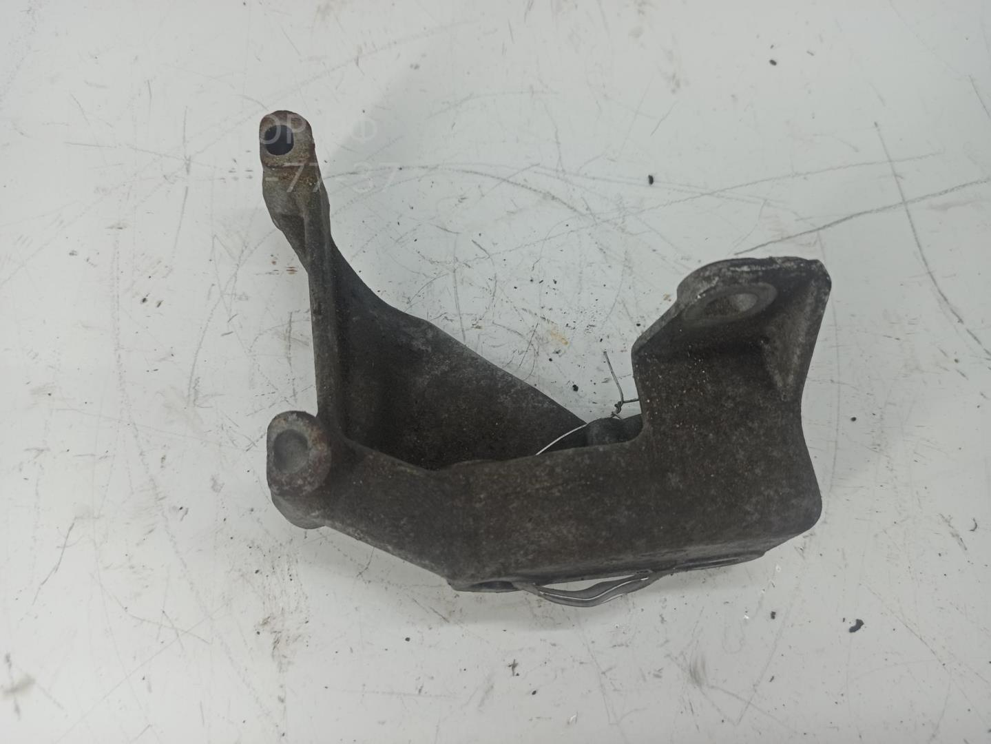 Кронштейн ГУР