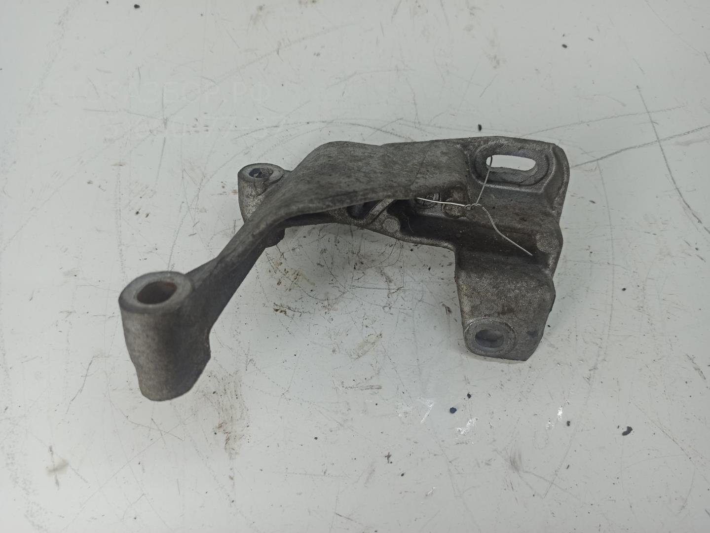 Кронштейн ГУР